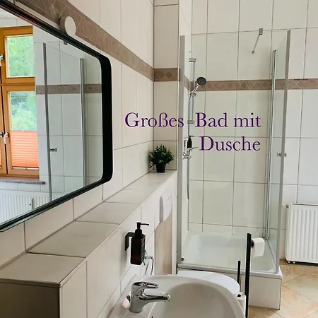 Burg Aue- Ferienwohnungen Erzglueck - Familien - Im Gruenen - Zentral Aue  Exterior photo